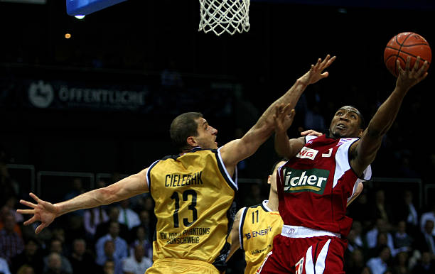 背景与转籍 背景与转籍